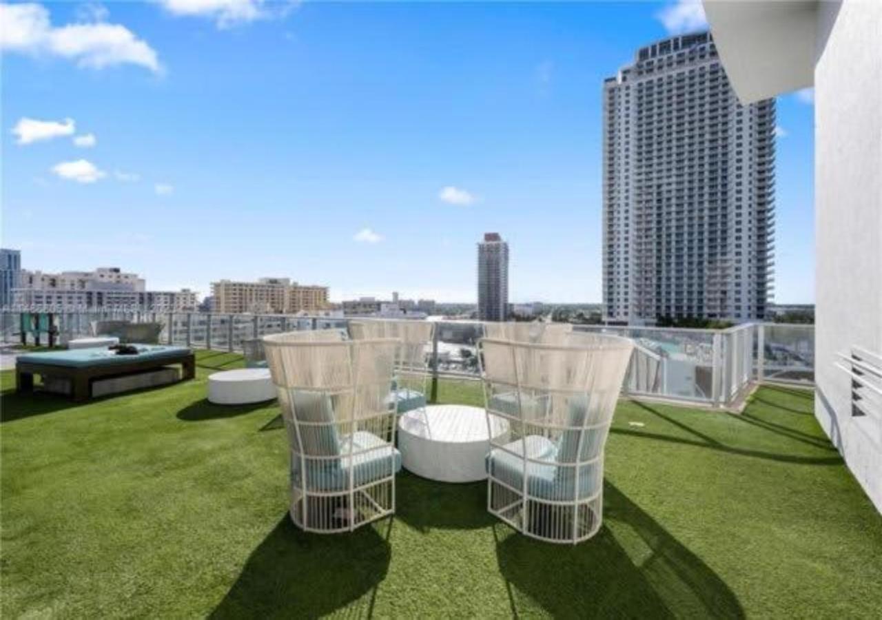 High Floor Corner 2 Bdr At Lyfe Resort 好莱坞 外观 照片