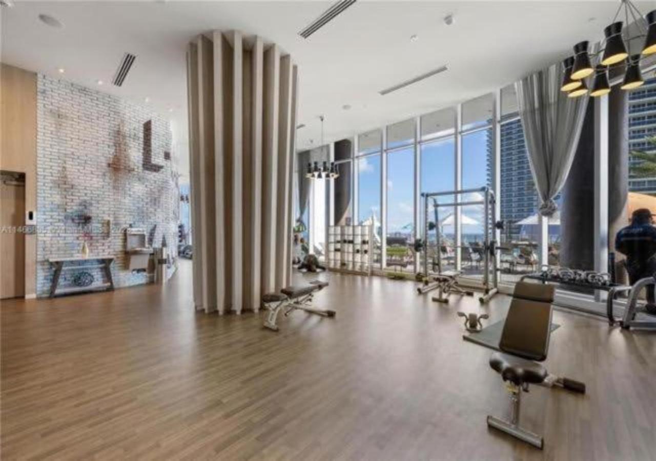 High Floor Corner 2 Bdr At Lyfe Resort 好莱坞 外观 照片